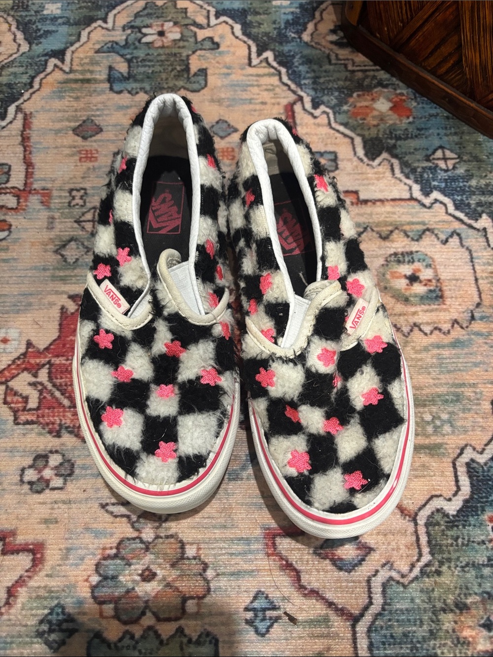 Vans Kids fuzzy Checkerboard Slip-On Sneakers in Black, White & Pink